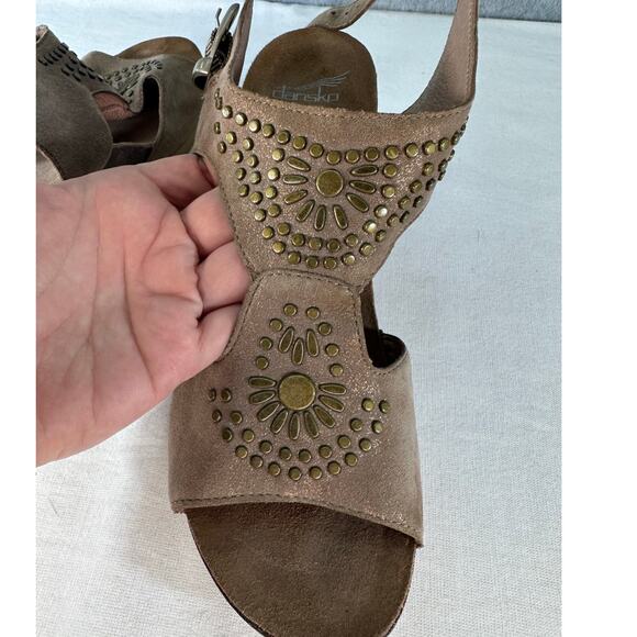 Dansko Womens sz 40 Deandra Studded Taupe Shimmer Sandal Block Heel BOHO T Strap - Picture 10 of 13